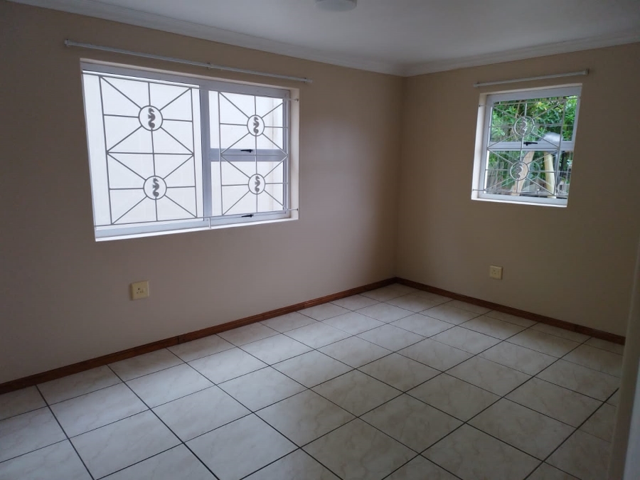 To Let 5 Bedroom Property for Rent in Strand Central Western Cape